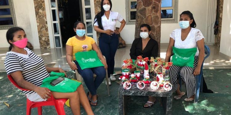 Clausura de manualidades navideñas en belisario y San Pablo con apoyo de la regional de aseo