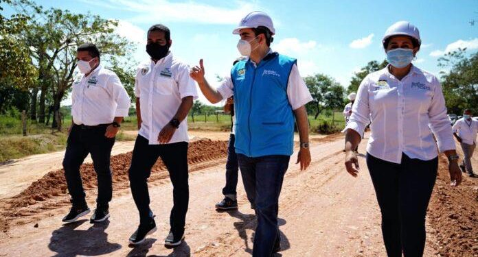 Gobernador inspecciona obra de vía Magangué – Barranco de Yuca