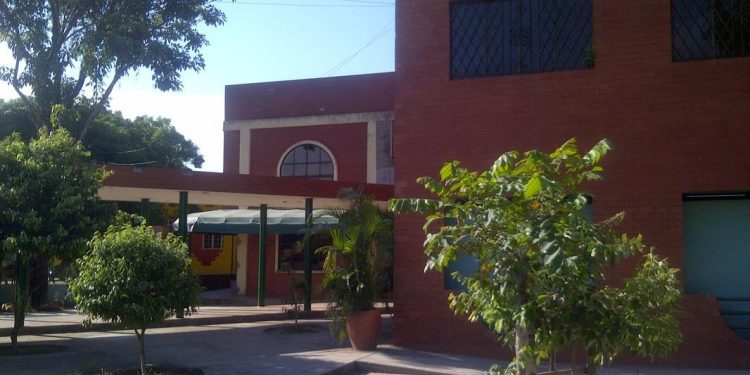 Colegio Gímomo reduce plazas educativas y deja a más de cien estudiantes por fuera