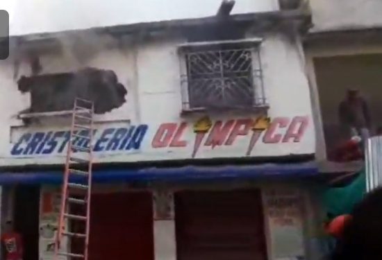 SE INCENDIO LOCAL COMERCIAL EN EL CENTRO DE MAGANGUE.