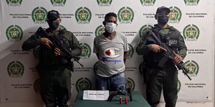 CAPTURARON A HOMBRE QUE ESTABA ARMADO EN LAS CALLES DE MAGANGUÉ.