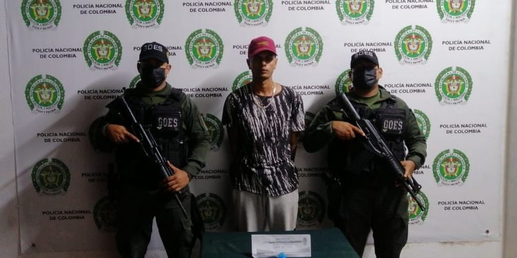 En el barrio Camilo Torres en Magangué Policía captura a un hombre cargado con drogas.