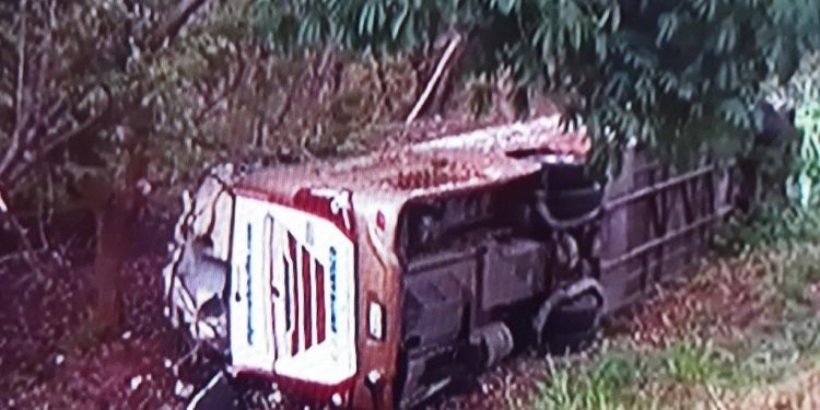 Cinco personas muertas y 30 heridos en trágico accidente de tránsito
