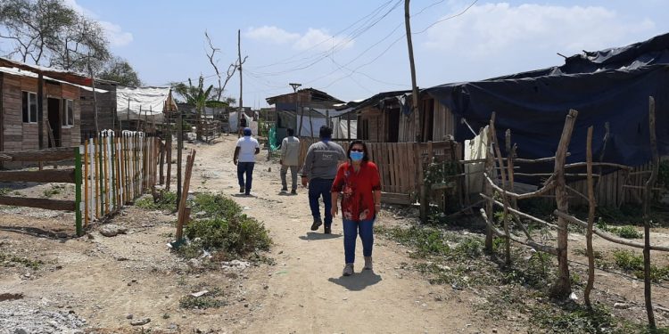 Invasiones en Cartagena aumentan las conexiones no autorizadas a la red de distribución de energía