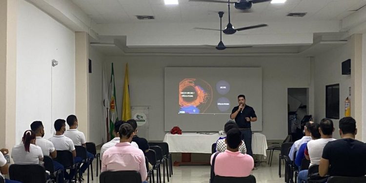 Con éxito se realizó la conferencia sobre Manejo de emociones y liderazgo personal.