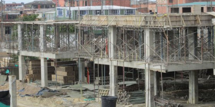 Petro pide a alcaldes y gobernadores lotes para construir colegios y universidades