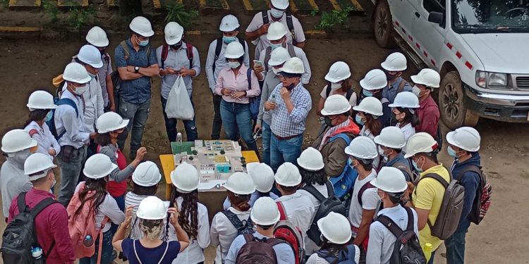 Estudiantes y Docentes de UNISUCRE Realizaron Recorrido Por Infraestructura de Veolia Sabana Para Conocer Cómo Llega El Agua A Los Hogares De Magangué