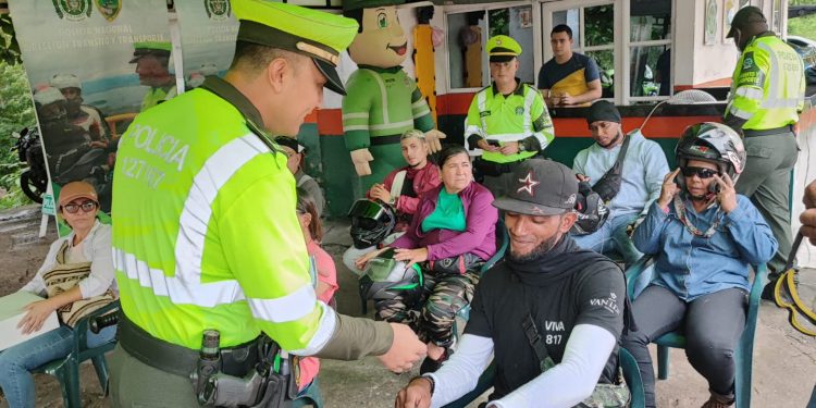 La Seccional de Tránsito y Transporte de Bolívar, en ocasión del “Día de Amor y Amistad” promueve la campaña “Que el licor no frene Tu Vida, alguien especial te espera”
