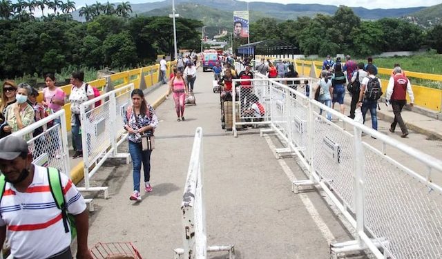 Abrieron el paso entre Colombia y Venezuela en el puente Simón Bolívar mientras se espera la llegada del presidente Petro