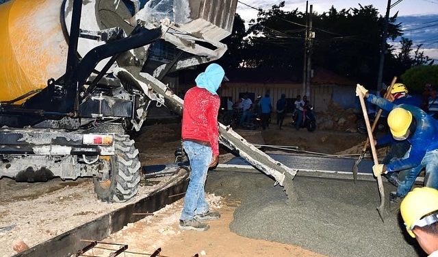 Inicia fundido de pavimento en obras de la Calle 15 de Magangué 