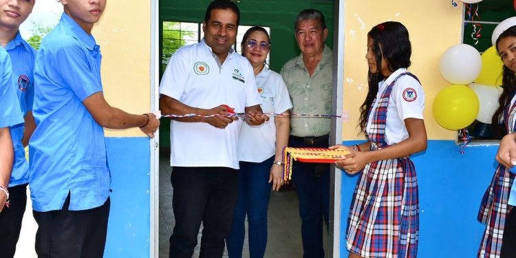 Alcalde inauguró aulas de clase, en el colegio San José Número 2 de Magangué