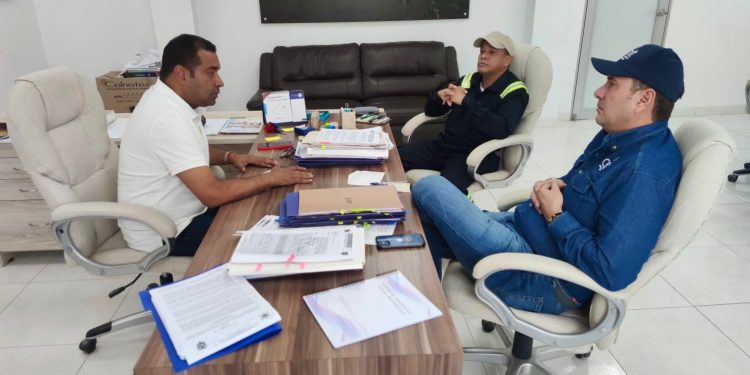 ALCALDE ESTABLECE ALIANZAS CON CENIT PARA MEJORAR LA VÍA DE EL RETIRO