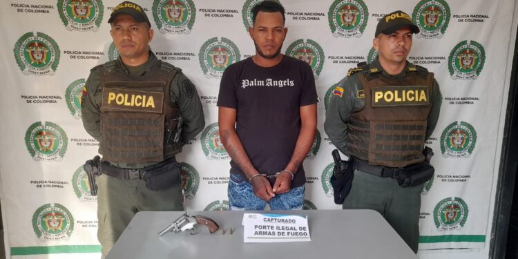 13 personas capturadas, 2 armas de fuego incautadas y 2 motocicletas recuperadas en menos de 24 horas en Bolívar