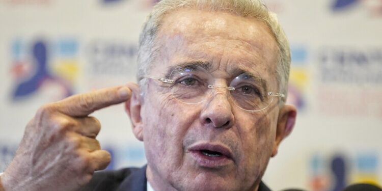 Fiscalía apeló decisión de jueza que negó preclusión de proceso contra Álvaro Uribe