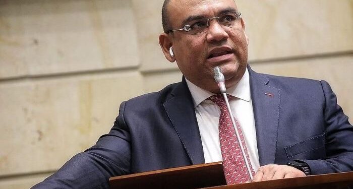 Senador Antonio Correa Reacciona a la Polémica sobre los Cortes de Luz en el Caribe y la Intervención de Air-e