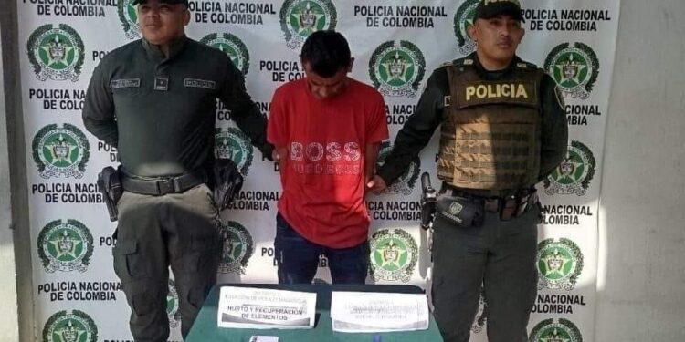 Capturan a hombre que habría robado un celular en Magangué