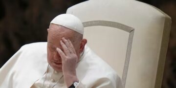 Estado de salud del papa Francisco sigue siendo delicado, pero estable