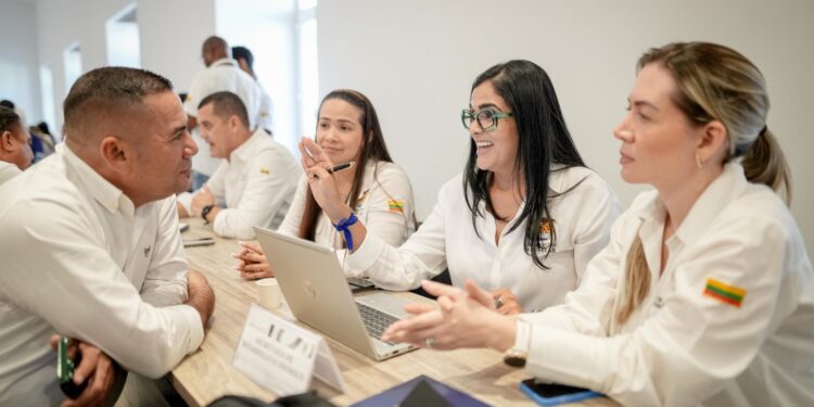 Alcaldes y gabinete departamental: trabajando juntos para sacar adelante proyectos estratégicos